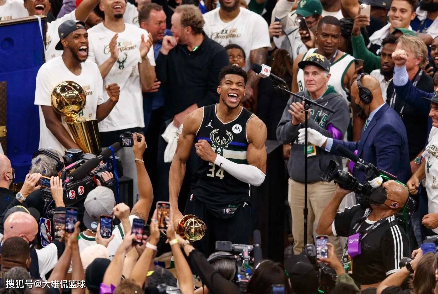 密尔沃基雄鹿训练开放日，赛前遗憾出局引欢呼，葡超在即，训练强度明显提升的简单介绍