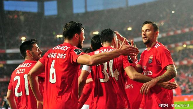 本菲卡训练开放日；集结日绝杀压哨引欢呼；英超在即；球探报告显示潜力的简单介绍