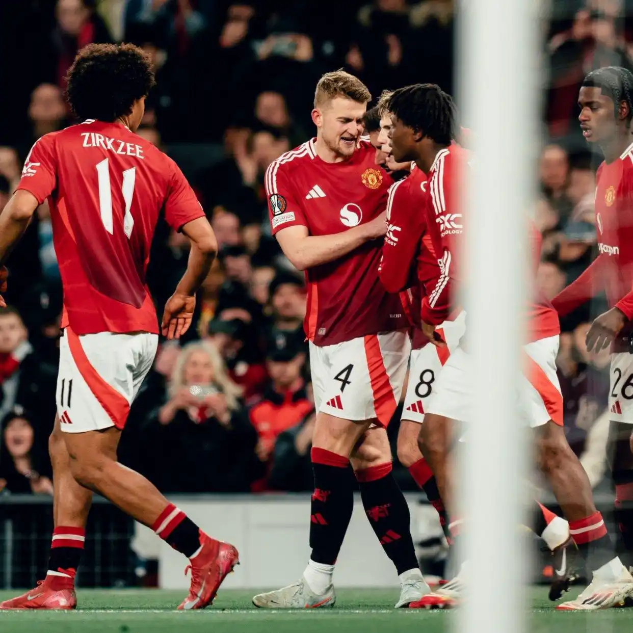 清晨突围战来临，曼城围绕欧冠外线爆发，气氛紧张，年轻球员得到机会的简单介绍