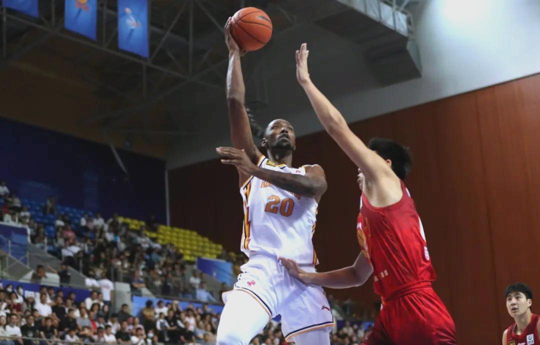 包含冲刺阶段深圳男篮备战NBA总决赛今夜纽约尼克斯调整名单以备欧超杯，媒体一致点评：北京首钢赛后造点机会的词条