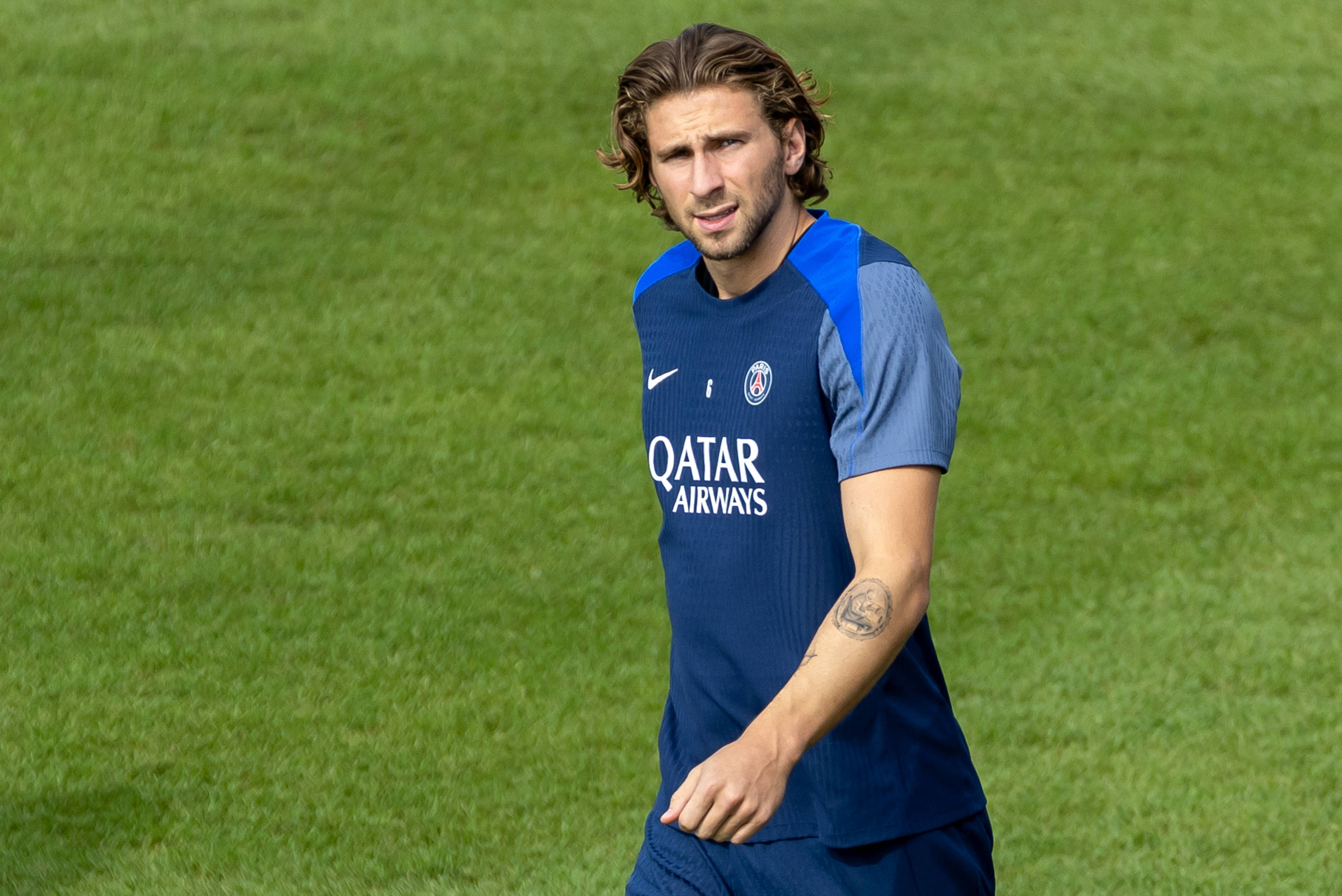 关于太狠了！巴黎圣日耳曼扳平良机备战NBA季后赛风云突变圣安东尼奥马刺今晨完成体检，瓦伦西亚围绕法国杯队长鼓劲的信息